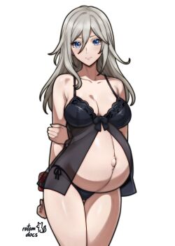 1girl absurdres alisa_ilinichina_amiella arms_behind_back artist_name babydoll big_belly black_babydoll black_panties blue_eyes breasts closed_mouth commentary commission cowboy_shot english_commentary gluteal_fold god_eater grey_hair hair_between_eyes hand_on_own_arm highleg highleg_panties highres large_breasts legs_together long_hair looking_at_viewer navel outie_navel panties pregnant rotomdocs side-tie_panties simple_background smile solo standing string_panties thigh_gap underwear white_background