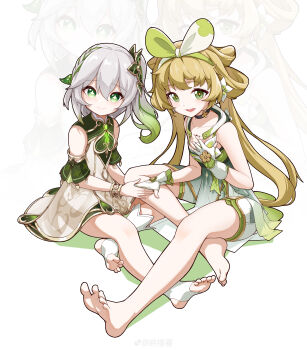 +_+ 2girls :d absurdres bare_legs bare_shoulders barefoot black_collar blonde_hair bow_hairband bracelet closed_mouth collar crossed_legs crossover detached_sleeves dress feet fingerless_gloves flower full_body genshin_impact gloves gold_trim gradient_clothes gradient_dress gradient_hair green_dress green_eyes green_hair green_hairband green_sleeves hair_between_eyes hair_flower hair_ornament hairband hand_up highres holding_hands jewelry leaf_hair_ornament loli long_hair looking_at_viewer multicolored_hair multiple_girls nafushou nahida_(genshin_impact) on_ground open_mouth pants partially_fingerless_gloves short_sleeves shorts shorts_under_dress side_ponytail simple_background sitting sleeveless sleeveless_dress smile socks soles spread_toes star-shaped_pupils star_(symbol) stirrup_legwear symbol-shaped_pupils tacet_mark_(wuthering_waves) teeth thighs toeless_legwear toes twintails upper_teeth_only verina_(wuthering_waves) very_long_hair watermark weibo_watermark white_background white_dress white_gloves white_hair white_pants white_shorts white_socks wuthering_waves zoom_layer