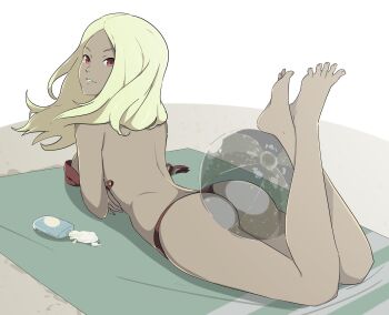 1girl ass ass_press back ball barefoot bikini blonde_hair dark-skinned_female dark_skin gravity_daze gravity_daze_2 hairband highres kitten_(gravity_daze) long_hair looking_at_viewer r3dfive red_bikini red_eyes strapless swimsuit thong_bikini towel untied_bikini