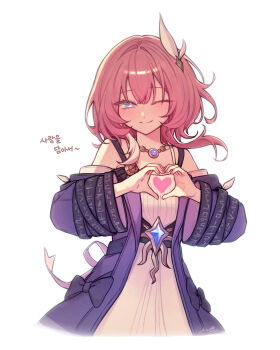 1girl ;) absurdres bare_shoulders blue_eyes breasts coat commentary cyrene_(aedes_elysiae)_(honkai:_star_rail) cyrene_(honkai:_star_rail) dress hashtag-only_commentary heart heart_hands highres honkai:_star_rail honkai_(series) jewelry korean_text looking_at_viewer multicolored_hair necklace one_eye_closed pink_hair purple_coat seoy_428 short_hair simple_background small_breasts smile solo translated two-tone_hair white_background white_dress white_hair