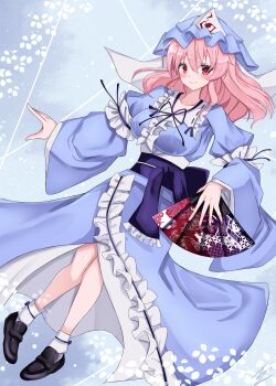 1girl black_shoes blue_background blue_hat blue_kimono blush closed_mouth commentary hand_fan hat highres holding holding_fan ibuibuyou japanese_clothes kimono long_sleeves looking_at_viewer medium_hair mob_cap pink_hair red_eyes saigyouji_yuyuko shoes smile socks solo touhou triangular_headpiece white_socks
