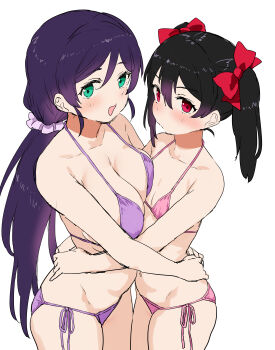 2girls absurdres asymmetrical_docking bikini black_eyes breast_press breasts cowboy_shot flat_chest green_eyes hair_ribbon highres hug kurokawa_makoto large_breasts love_live! love_live!_school_idol_project low_twintails multiple_girls pink_bikini purple_bikini purple_hair red_eyes ribbon side-tie_bikini_bottom simple_background swimsuit tojo_nozomi twintails white_background yazawa_nico