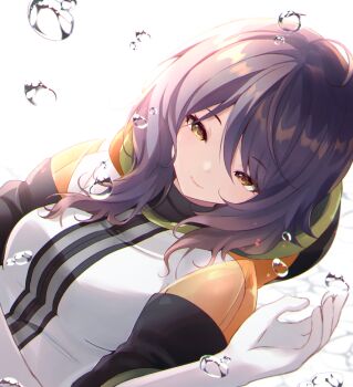 1girl closed_mouth gina_(gnosia) gloves gnosia hair_between_eyes heterochromia highres hood hoodie long_hair long_sleeves looking_at_viewer medium_hair purple_hair rocomani smile solo upper_body wavy_hair white_gloves