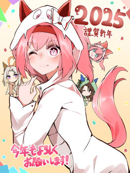 2025 ;p absurdres agnes_digital_(umamusume) ahoge animal_costume animal_ears blue_eyes blush bow brown_background brown_hair chinese_zodiac closed_mouth commentary_request ear_bow ears_through_headwear flower-shaped_pupils green_bow grey_hair hair_between_eyes hair_bow hair_intakes hairband haru_urara_(umamusume) highres hood hood_down hood_up horse_ears horse_girl horse_tail king_halo_(umamusume) looking_at_viewer looking_to_the_side mini_person minigirl multicolored_hair nengajou new_year one_eye_closed one_side_up orfevre_(umamusume) pink_hair purple_eyes red_bow red_hairband shi_(kamokamo910) snake_costume snake_hood symbol-shaped_pupils tail tongue tongue_out translation_request two-tone_hair umamusume v white_bow year_of_the_snake