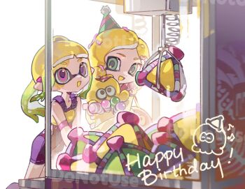 2girls :d blonde_hair commentary crane_game eggykoo0821 gradient_hair green_eyes green_hair happy_birthday hat highres inkling inkling_girl inkling_player_character long_hair multicolored_hair multiple_girls nintendo octoling octoling_girl octoling_player_character open_mouth party_hat pink_eyes pointy_ears smile splat_bomb_(splatoon) splatoon_(series) splatoon_3 standing symbol-only_commentary tentacle_hair two-tone_hair watermark white_background