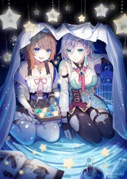 2girls :d atelier_(series) atelier_resleriana belt black_skirt blanket blue_background blue_eyes book box breasts cage choker cleavage commentary_request crystal flask hair_between_eyes hair_ornament hairclip highres hitoba holding holding_blanket holding_box liquid long_hair long_sleeves multiple_girls open_book open_mouth pink_choker pink_ribbon resna_sternenlicht ribbon round-bottom_flask shared_blanket shirt sitting skirt smile star_(symbol) thighhighs under_covers valeria_(atelier) white_shirt white_thighhighs