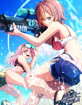 2girls bikini blue_eyes blue_shorts bob_cut breasts brown_hair dated double-parted_bangs eiyuu_densetsu floating_hair green_eyes grin hair_between_eyes hair_ornament hairpin hajimari_no_kiseki highres holding holding_water_gun juna_crawford long_hair medium_breasts multiple_girls noel_seeker ocean one_eye_closed open_mouth outdoors pink_hair sample_watermark sandals short_hair shorts signature smile swimsuit tinybiard twitter_username water water_drop water_gun watermark