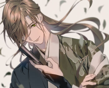 1boy bishounen black_bridal_gauntlets blurry blurry_foreground bridal_gauntlets brown_hair closed_mouth falling_leaves floating_hair folded_fan folding_fan green_eyes hair_ornament hair_over_one_eye hair_stick hand_fan hand_up haori hashtag-only_commentary highres holding holding_fan japanese_clothes kimono leaf long_hair long_sleeves looking_at_viewer male_focus manomenou mole mole_under_eye nijisanji oliver_evans ponytail simple_background smile solo upper_body virtual_youtuber white_background wind