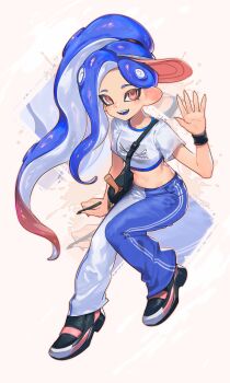 1girl absurdres bag big_hair black_shoes blue_hair blue_pants blue_trim colored_tips crop_top cropped_shirt fingernails hand_up high_ponytail highres holding holding_pen jinkoika long_fingernails long_hair looking_at_viewer midriff multicolored_hair navel nintendo octoling octoling_girl octoling_player_character open_mouth pants pen pink_eyes pink_hair ponytail print_shirt shirt shoes shoulder_bag sideways_hat smile solo splatoon_(series) splatoon_3 teeth tentacle_hair two-tone_pants upper_teeth_only very_long_hair visor_cap waving wavy_hair white_pants white_shirt