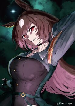 1girl animal_ears arm_behind_head asymmetrical_jacket black_gloves blaze_octopus breasts brown_hair collarbone commentary_request ear_ornament fingerless_gloves gloves green_jacket grey_shirt hair_between_eyes highres horse_ears horse_girl jacket large_breasts long_hair long_sleeves looking_at_viewer multicolored_hair parted_lips pendant_choker red_eyes shirt sirius_symboli_(feroce)_(umamusume) sirius_symboli_(umamusume) smile solo streaked_hair umamusume upper_body very_long_hair white_hair