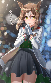 1girl absurdres animal_ears ascot black_shirt black_skirt blush brown_hair clover clover_hair_ornament collared_shirt commentary_request fine_motion_(noble_seamair)_(umamusume) fine_motion_(umamusume) gloves green_eyes green_vest hair_between_eyes hair_ornament highres horse_ears horse_girl horse_tail jacket long_sleeves looking_at_viewer multicolored_hair ooeyama open_mouth shirt skirt smile solo tail umamusume vest white_ascot white_gloves white_hair white_jacket