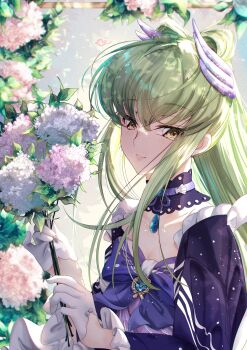 1girl absurdres blue_bow blue_choker bow budgiepon c.c. choker code_geass commentary_request cosplay genshin_impact gloves green_hair grey_hair highres holding ponytail sangonomiya_kokomi sangonomiya_kokomi_(cosplay) solo upper_body white_gloves