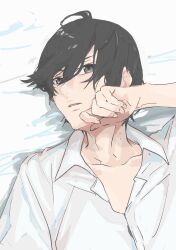 Rule 34 | 1boy, ahoge, araragi koyomi, bed sheet, black hair, brown eyes, collarbone, collared shirt, commentary, curled fingers, dress shirt, from above, hair between eyes, hand on own cheek, hand on own face, hand up, highres, looking at viewer, lying, male focus, messy hair, monogatari (series), on back, on bed, parted lips, shirt, usa003uni, white shirt