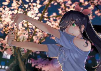 1girl ;) black_hair blue_shirt blurry blurry_background closed_mouth clothing_cutout commentary_request finger_frame green_eyes hattori_mitsuru highres kinme_wakana kirei_ni_shitemoraemasuka long_hair night night_sky one_eye_closed ponytail shirt shoulder_cutout sidelocks sky smile solo swept_bangs upper_body