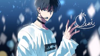 Rule 34 | 1boy, artist name, black choker, black hair, blue eyes, blurry, blurry background, character name, character signature, choker, closed mouth, hair between eyes, hand up, highres, light particles, long sleeves, looking at viewer, male focus, microphone, print shirt, ryepe, sakaguchi ouri, shirt, short hair, smile, solo, tamon-kun ima docchi, upper body, waving, white shirt