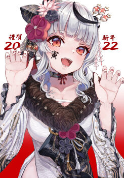 1girl 2022 absurdres ahaha_kun ahoge black_bow black_choker black_streaks blunt_bangs blush body_writing bow breasts chest_sarashi choker choppy_bangs claw_pose cleavage commentary cowboy_shot english_commentary fang feather_boa flower flower_knot frilled_sleeves frills gradient_background grey_hair hair_bow hair_flower hair_ornament hair_stick highres hololive japanese_clothes kanzashi kimono large_breasts long_sleeves looking_at_viewer medium_hair multicolored_hair nail_polish new_year off_shoulder official_alternate_costume official_alternate_hairstyle red_background red_eyes red_nails sakamata_chloe sakamata_chloe_(new_year) sarashi side_slit simple_background solo streaked_hair tsumami_kanzashi virtual_youtuber wavy_hair white_kimono wide_sleeves