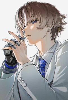 1boy alternate_costume blue_eyes blue_necktie brown_hair closed_mouth collared_shirt commentary english_commentary highres interlocked_fingers jacket looking_at_viewer male_focus mechanical_hands necktie shirt short_hair single_mechanical_hand solo suit_jacket upper_body veri white_jacket white_shirt wuthering_waves xiangli_yao_(wuthering_waves)