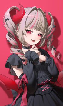 1girl absurdres alternate_costume belt_collar black_arm_warmers black_choker black_dress blunt_bangs bow brown_hair buttons choker collar demon_girl demon_horns demon_wings dress fangs hair_bow hair_intakes highres horns long_hair looking_at_viewer makaino_ririmu multicolored_hair multiple_hair_bows nijisanji nmi_panta red_background red_eyes ringlets simple_background smile solo streaked_hair twintails upper_body virtual_youtuber wings