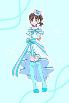 1girl 2v_iil3 aqua_background aqua_boots aqua_bow aqua_hat aqua_theme arm_warmers arms_behind_back bare_shoulders blue_bow blue_choker blush boots bow brooch choker closed_mouth commentary cosplay cure_lillian cure_lillian_(cosplay) dress dress_bow floral_background frilled_arm_warmers frilled_dress frills full_body hairband hat heart heart_brooch highres jewelry long_hair looking_at_viewer magical_girl medium_dress mini_hat mini_top_hat multicolored_bow nekoyashiki_mayu off-shoulder_dress off_shoulder pact_holder pigeon-toed pink_eyes ponytail pouch precure self_cosplay shiny_cats_pact side_ponytail smile solo standing striped_bow thigh_boots thighhighs tilted_headwear top_hat twitter_username white_arm_warmers white_dress wonderful_precure! zettai_ryouiki