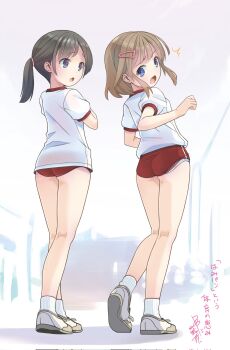 2girls ass black_hair blue_eyes brown_hair buruma gym_uniform hair_ornament hairclip highres kneepits long_hair looking_back multiple_girls open_mouth original pop_(electromagneticwave) shirt shoes socks standing twintails