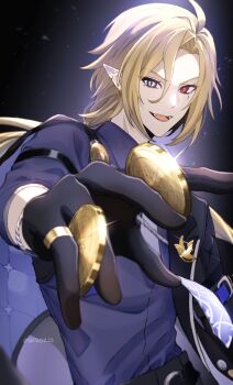 1boy :d ahoge arm_out_of_sleeve artist_name belt black_belt black_gloves black_jacket blonde_hair bracelet coin collared_shirt commentary ear_piercing fangs floating_hair glint gloves gold_ring gradient_necktie grey_eyes hair_between_eyes heterochromia highres holding holding_coin hugo_vlad jacket jewelry lapel_pin lapels light_particles long_hair long_sleeves looking_at_viewer low_ponytail male_focus mole mole_under_eye necktie open_clothes open_jacket open_mouth outstretched_arm parted_bangs piercing pointy_ears ponytail purple_necktie purple_shirt red_eyes ring shirt shirt_tucked_in sidelocks sleeves_rolled_up smile solo susukeya symbol-only_commentary teeth twitter_username upper_body v-shaped_eyebrows very_long_hair white_necktie wing_collar zenless_zone_zero