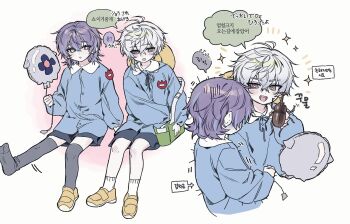 2boys :d :o aged_down antenna_hair arrow_(symbol) bag balloon beetle blue_hair blue_shirt blue_shorts blush bug child collared_shirt commentary_request crossed_bangs green_bag green_eyes grey_eyes grey_thighhighs hair_between_eyes hat hat_on_back heterochromia highres holding holding_balloon holding_bug hoshirube_sho insect kindergarten_uniform korean_commentary korean_text long_sleeves looking_at_another male_focus medium_hair multicolored_hair multiple_boys multiple_views mummeo_p murakumo_kagetsu name_tag nijisanji open_mouth otomo_(hoshirube_sho) puffy_long_sleeves puffy_sleeves purple_eyes purple_hair scared school_bag school_uniform shirt shoes short_shorts shorts shoulder_bag sitting smile socks sparkle speech_bubble streaked_hair teeth thighhighs translation_request upper_teeth_only virtual_youtuber white_background white_hair white_socks yellow_hat yellow_shoes