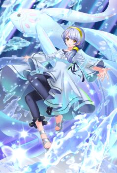 1girl breasts commentary_request commission dress elefee familiar fish grey_hair hair_ornament hairband highres izumi_(under_night_in-birth) kakiko210 long_hair open_mouth sandals side_ponytail skeb_commission sparkle toes under_night_in-birth water white_dress yellow_eyes yellow_hairband