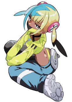 1girl aqua_hair bandeau black_mask black_pants blonde_hair blue_eyes blue_pants breasts canari_(pokemon) criss-cross_straps dark-skinned_female dark_skin highres jacket long_sleeves looking_at_viewer mask medium_breasts mega_stone mikan_(mikan_no_happa) mouth_mask multicolored_hair nintendo pants pokemon pokemon_legends:_z-a shoes short_twintails simple_background solo split-color_hair sports_bra twintails two-tone_hair two-tone_mask two-tone_pants white_background yellow_bandeau yellow_jacket yellow_mask yellow_sports_bra