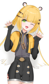 1girl absurdres animal_ear_fluff animal_ears blonde_hair bow colored_inner_hair fingerless_gloves gloves green_eyes highres ju_fufu long_hair looking_at_viewer miri_(wl01309339) multicolored_hair open_mouth shirt shorts smile solo tail tail_bow tail_ornament thigh_strap tiger_ears tiger_girl tiger_tail white_hair zenless_zone_zero