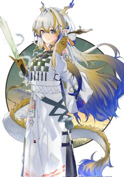 1girl arknights bare_shoulders belt blonde_hair blue_eyes blue_hair closed_mouth colored_extremities commentary corrupted_twitter_file dragon_girl dragon_horns dragon_tail earrings eyeliner hair_between_eyes hair_intakes highres holding holding_sword holding_weapon horns jacket jewelry long_hair long_sleeves looking_at_viewer makeup multicolored_hair necklace off_shoulder orange_eyeliner pointy_ears seigaiha shu_(arknights) skirt smile solo split_mouth strapless sword tail tube_top very_long_hair weapon white_belt white_hair white_jacket white_skirt white_tube_top z_(knkr1025)