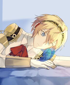 1girl absurdres aigis_(persona) android blonde_hair blue_eyes bow bowtie bug butterfly closed_mouth commentary_request hairband highres insect joints korean_commentary looking_at_animal lying on_side pang0920 persona persona_3 red_bow red_bowtie robot_joints short_hair solo upper_body