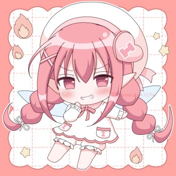 Rule 34 | 1girl, barefoot, blush, border, bow, bowtie, braid, chibi, chibi only, commentary request, commission, fairy wings, full body, grid background, grin, hair between eyes, hanasakichu, hand up, hat, long hair, long sleeves, looking at viewer, original, outline, outside border, pointy ears, red border, red bow, red bowtie, red eyes, red hair, shirt, shorts, sidelocks, skeb commission, smile, solo, standing, twin braids, twitter username, white background, white hat, white outline, white shirt, white shorts, wings