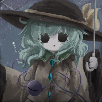 1girl black_eyes black_hat bow buttons diamond_button fedora frilled_shirt_collar frills green_hair grey_sky hat hat_bow heart heart_of_string heripantomorrow holding holding_umbrella jacket komeiji_koishi long_sleeves looking_at_viewer medium_hair outdoors rain sky solo third_eye touhou translation_request umbrella wide_sleeves yellow_bow yellow_jacket