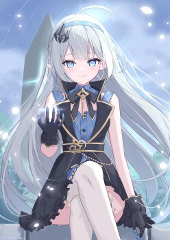 1girl ahoge black_gloves blue_eyes blue_hairband crossed_legs detached_collar dress female_tyrant_(stella_sora) gloves grey_hair hairband highres long_hair looking_at_viewer mizuhi_kou monolith_(object) pointy_ears shirt sitting sleeveless sleeveless_dress smile solo stella_sora thighhighs tyrant_(stella_sora) very_long_hair white_thighhighs