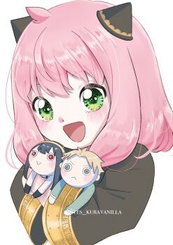 1girl ahoge anya_(spy_x_family) black_hair blonde_hair blush child commentary doll green_eyes highres holding holding_doll looking_at_viewer open_mouth pink_hair simple_background smile spy_x_family twilight_(spy_x_family) twitter_username white_background wide_sleeves yes_kuravanilla yor_briar