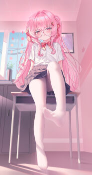 1girl absurdres black_skirt chinese_commentary commentary_request glasses highres loli looking_at_viewer no_shoes original pantyhose partial_commentary pink_hair red_eyes sheng_taoren shirt sitting sitting_on_table skirt soles white_pantyhose white_shirt