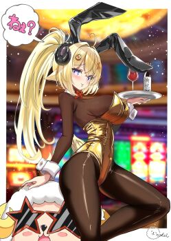 1girl ahoge alcohol alternate_costume animal_ears black_bodysuit blonde_hair bodysuit bottle closed_mouth cup drinking_glass fake_animal_ears hair_ornament highres holding holding_tray hololive horns inokeiwd leotard looking_at_viewer playboy_bunny purple_eyes rabbit_tail sheep_ears sheep_girl sheep_horns smile solo strapless strapless_leotard tail tongue tongue_out tray tsunomaki_watame virtual_youtuber watamate white_wrist_cuffs wine wine_bottle wine_glass wrist_cuffs x_hair_ornament yellow_leotard