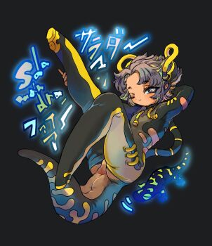1boy animal arm_behind_head black_background black_bodysuit bodysuit bottomless bright_pupils closed_mouth commentary_request full_body grey_hair highres leg_up lizard_tail looking_at_viewer male_focus one_eye_closed original personification purple_eyes salamander shima_(wansyon144) short_hair smile solo symbol-shaped_pupils tail trap