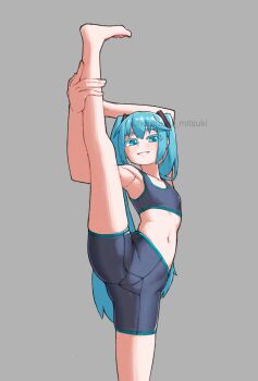 1girl aqua_eyes aqua_hair barefoot bike_shorts grey_background grey_shorts grey_sports_bra hatsune_miku highres kanbaru_mitsuki leg_up long_hair midriff navel shorts simple_background smile solo split sports_bra standing standing_on_one_leg standing_split twintails vocaloid