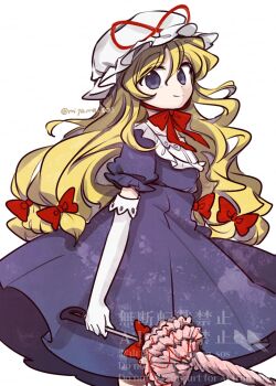 1girl blonde_hair bow closed_mouth closed_umbrella commentary cowboy_shot dress elbow_gloves gloves hair_bow hat hat_ribbon highres long_hair looking_at_viewer mob_cap multiple_hair_bows puffy_short_sleeves puffy_sleeves purple_dress purple_eyes red_bow red_ribbon ribbon short_sleeves simple_background smile solo tama_(hiroshige_36) touhou twitter_username umbrella very_long_hair watermark white_background white_gloves white_hat yakumo_yukari