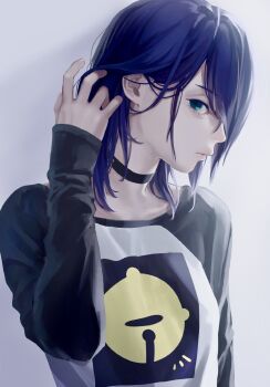 Rule 34 | 1girl, black choker, black shirt, chainsaw man, choker, commentary, grabbing own hair, highres, holding, holding own hair, kanopikami, long sleeves, medium hair, print shirt, profile, purple hair, raglan sleeves, reze (chainsaw man), shirt, solo, upper body, white background, white shirt