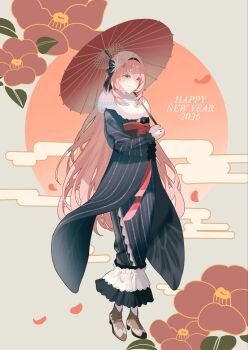 1girl black_kimono blue_eyes commentary_request flower full_body fur_trim hair_flower hair_ornament hairband head_wings highres holding holding_umbrella hololive japanese_clothes kimono long_hair new_year official_alternate_costume parasol pink_hair sash smile solo standing takane_lui takane_lui_(new_year) twitter_username umbrella virtual_youtuber wings yamagamiamami yukata