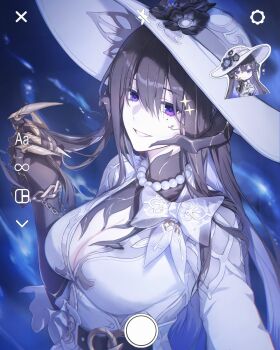 1girl black_gloves breasts chibi cleavage commentary dress english_commentary flower gloves guan_byeol hair_between_eyes hand_up hat hat_flower highres honkai:_star_rail honkai_(series) large_breasts long_sleeves looking_at_viewer mole mole_under_eye purple_eyes second-party_source smile sun_hat the_dahlia_(honkai:_star_rail) upper_body white_dress white_hat