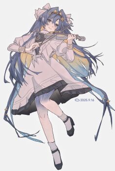 1girl absurdres black_hairband black_shorts blonde_hair blue_eyes blue_hair bow_(music) closed_mouth colored_inner_hair dated dress full_body gradient_hair gradient_skin grey_background hair_intakes hair_ornament hairband hands_up highres holding holding_bow_(music) holding_instrument holding_violin instrument juliet_sleeves leg_up long_hair long_sleeves looking_at_viewer multicolored_hair music playing_instrument puffy_sleeves reverse:1999 shoes short_dress shorts smile socks solo standing standing_on_one_leg star_(symbol) star_hair_ornament starry_skin very_long_hair violin voyager_(reverse:1999) white_dress white_socks yiyi_jiang_si_le
