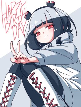 1girl birthday black_hair black_hairband black_pantyhose blunt_bangs boots c: commentary_request english_text grey_background grey_sweater hairband half-closed_eyes hanya_(hanya_yashiki) happy_birthday highres jitomi_monoe knees_to_chest lace-up_boots looking_at_viewer pantyhose red_eyes simple_background sitting smile solo sweater two-tone_sweater virtual_youtuber voms white_boots white_sweater zipper_pull_tab