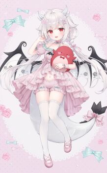 1girl ahoge dragon_girl dragon_horns dragon_tail full_body highres horns kamuri_amuru long_hair navel pink_shoes red_eyes sample_watermark shano_hiyori shoes smile solo tail thighhighs virtual_youtuber watermark white_hair white_thighhighs wings