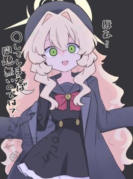 1girl :d beret black_background black_serafuku black_shirt black_skirt blonde_hair blue_archive bow commentary_request constricted_pupils green_eyes grey_hat grey_jacket grey_sailor_collar hair_between_eyes hair_intakes halo hat highres jacket kujou_karasuma long_hair looking_at_viewer open_clothes open_jacket open_mouth professor_niyaniya_(blue_archive) red_bow sailor_collar school_uniform serafuku shirt simple_background skirt smile solo translation_request very_long_hair