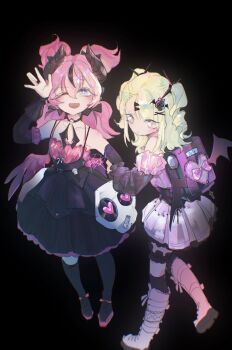 2girls alternate_costume alternate_hairstyle aria_(discordant_note)_(zenless_zone_zero) aria_(zenless_zone_zero) bare_shoulders black_background black_bow black_bridal_gauntlets black_choker black_dress black_hair black_thighhighs black_wings blue_eyes blush bow bridal_gauntlets choker closed_mouth collarbone commentary demon_horns dress english_commentary fake_horns frilled_sleeves frills green_eyes green_hair hair_between_eyes hair_bow hair_ornament highres holding_another's_arm horns looking_at_viewer multiple_girls multiple_hair_clips off-shoulder_shirt off_shoulder official_alternate_costume one_eye_closed open_mouth pink_hair pink_shirt purple_bag purple_wings shirt short_twintails simple_background skull_hair_ornament sunna_(zenless_zone_zero) thighhighs triangle_hair_ornament twintails waving whatsanaenae winged_bag wings zenless_zone_zero