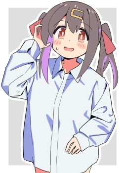 1girl :d black_hair blush_stickers brown_eyes commentary cowboy_shot dot_nose dress_shirt grey_background hair_between_eyes hair_ornament hair_ribbon hairclip hand_in_own_hair hand_up highres long_hair long_sleeves looking_at_viewer multicolored_hair no_pants noyama_takenoko onii-chan_wa_oshimai! open_mouth oyama_mihari purple_hair red_ribbon ribbon shirt simple_background sleeves_past_wrists smile solo twintails two-tone_hair white_shirt wing_collar