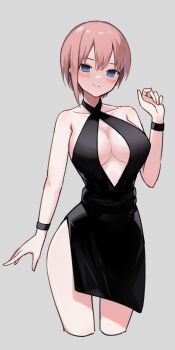 1girl absurdres belly black_dress blue_eyes blush bracelet breasts cleavage cleavage_cutout clothing_cutout collarbone dress go-toubun_no_hanayome grey_background highres jewelry large_breasts legs nakano_ichika pink_hair profnote short_hair side_slit simple_background solo